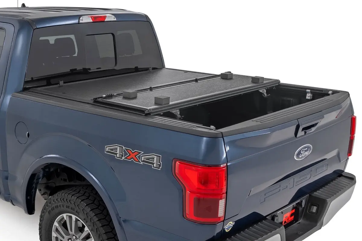 Rough Country Low Profile Tri Fold Aluminum Tonneau Cover For 2015-2020 Ford F-150 & Raptor (5' 7" Bed) 1