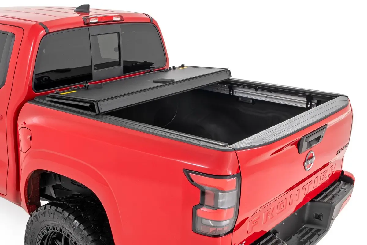 Rough Country Tri-Fold Hard Aluminum Tonneau Cover For 2022-2026 Nissan Frontier (5' Bed) 1