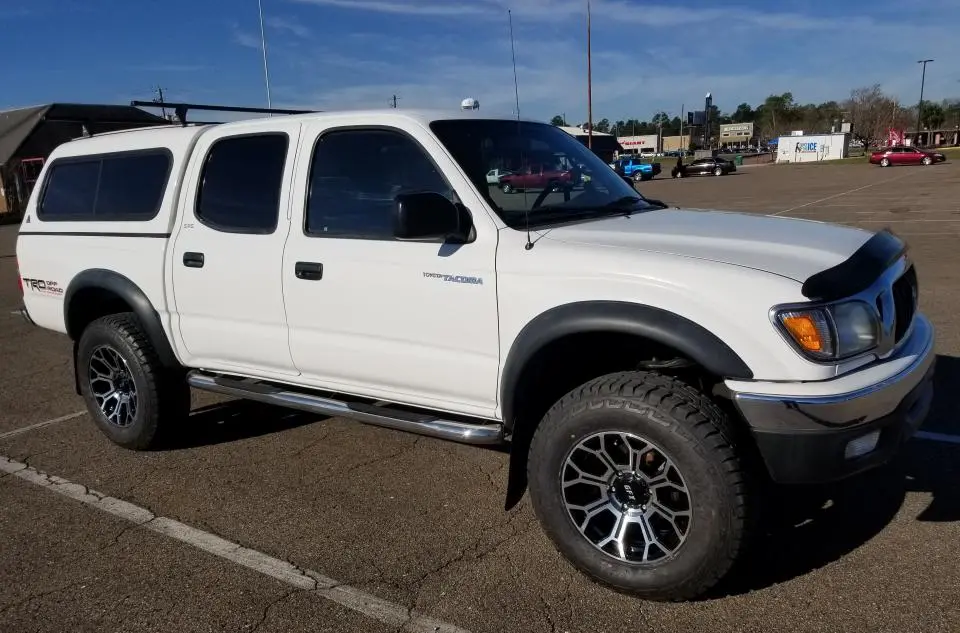 Rough Country 740.23 Lift Kit 2.5" For 1995-2004 Toyota Tacoma 2Wd/4Wd (With Full Struts) 1