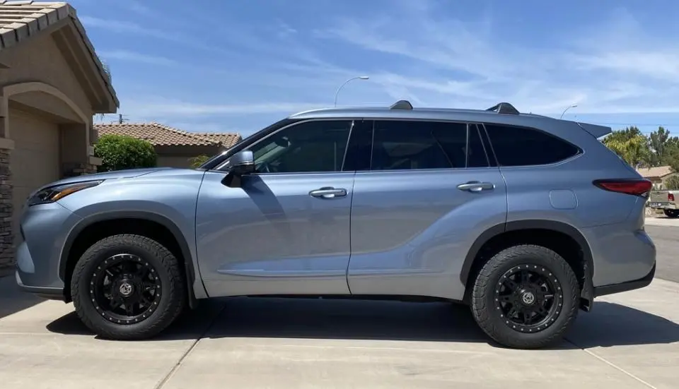 Rough Country 2" Lift Kit For 2020 Toyota Highlander 4Wd 1