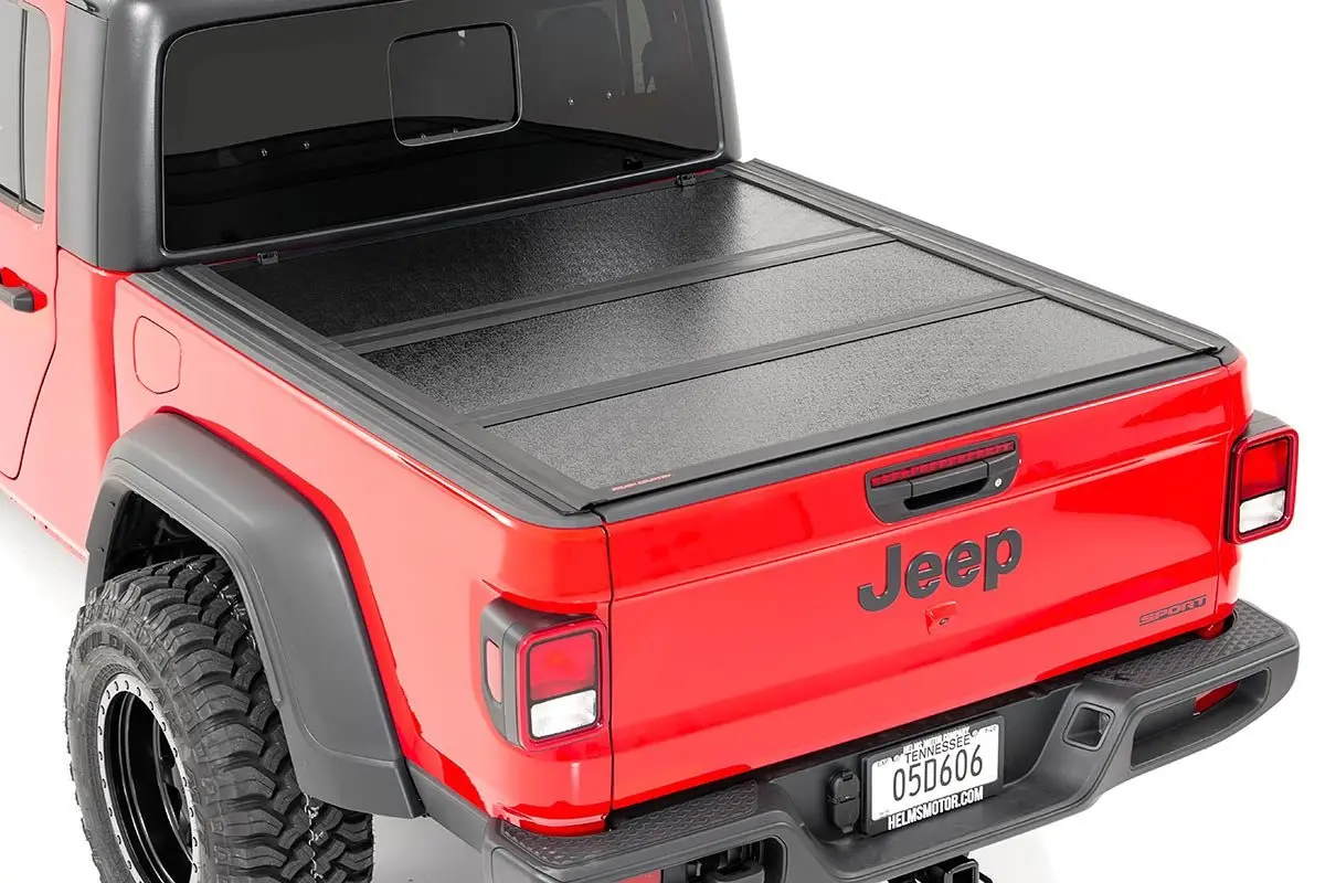 Rough Country 47620500A Low Profile Tri Fold Aluminum Tonneau Cover For 2020-2024 Jeep Gladiator Jt (5' Bed) 1